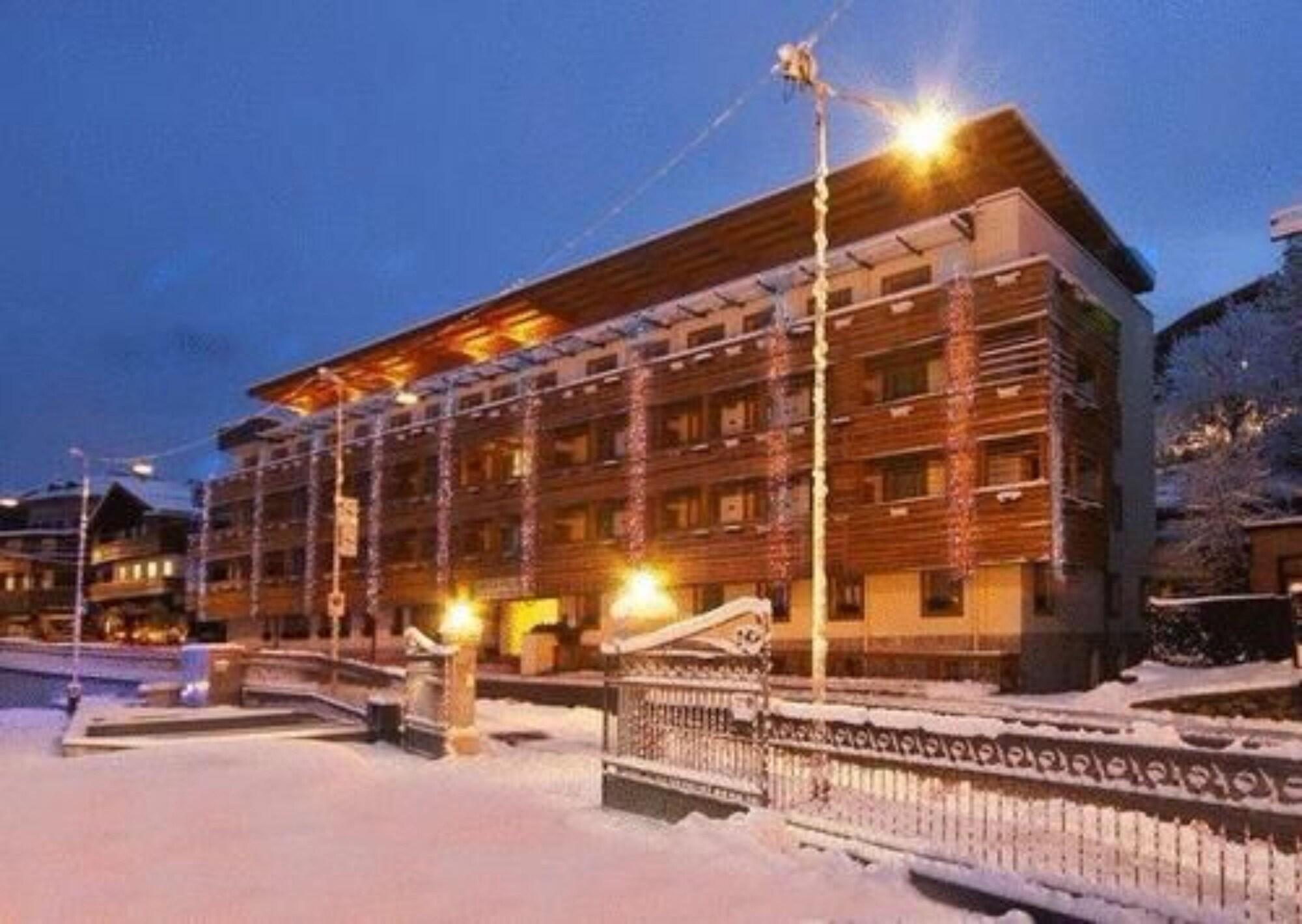 Radisson Residences Savoia Palace Кортина д'Ампецо Екстериор снимка