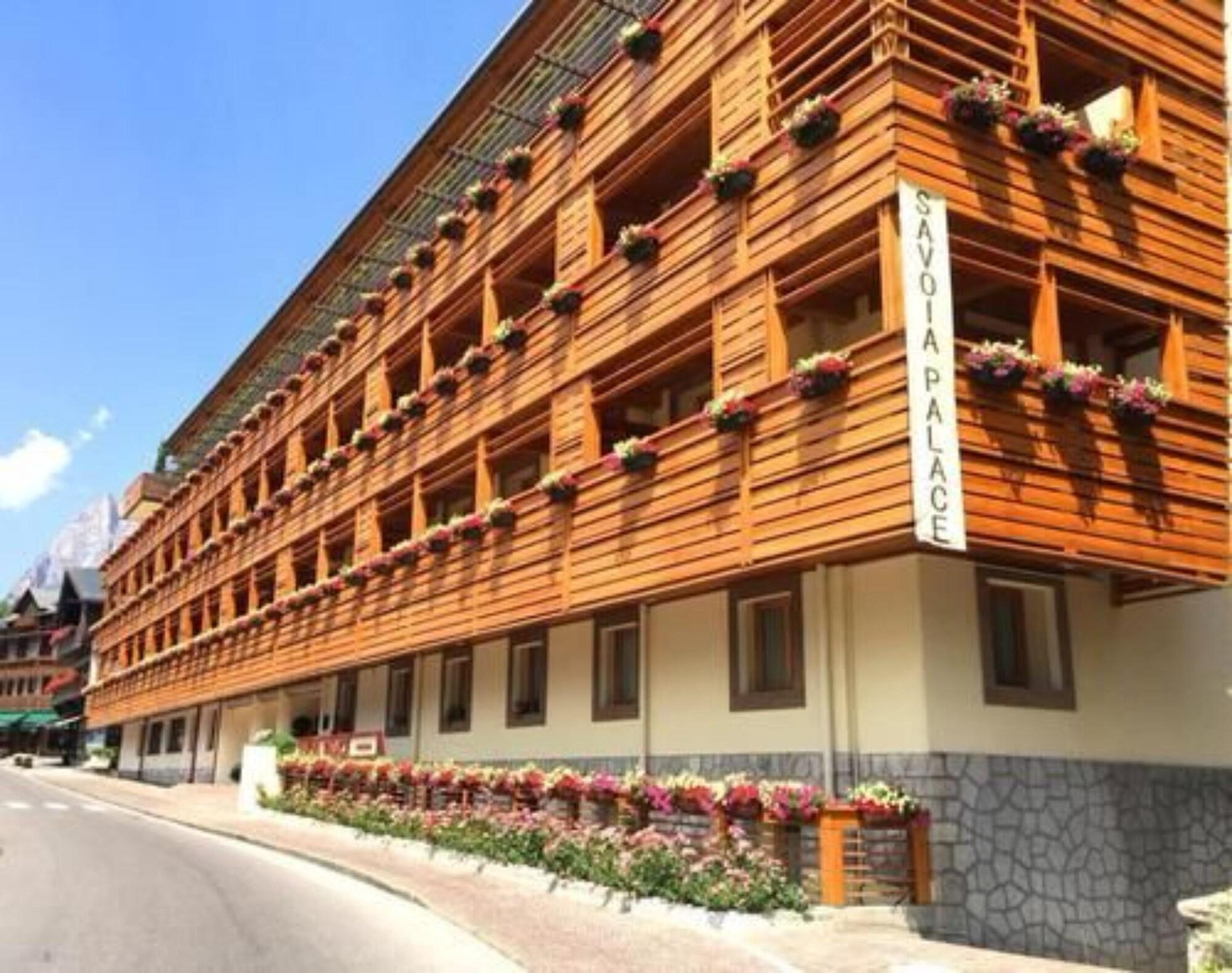 Radisson Residences Savoia Palace Кортина д'Ампецо Екстериор снимка